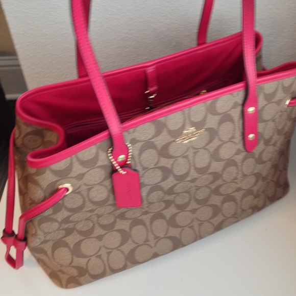 Coach Handbags - FINAL SALE!❤️Coach Drawstring Carryall Handbag